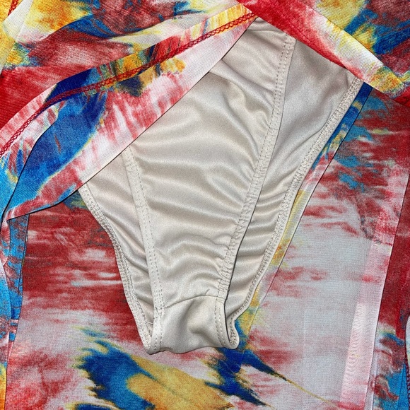 Cover up one piece - Picture 4 of 7